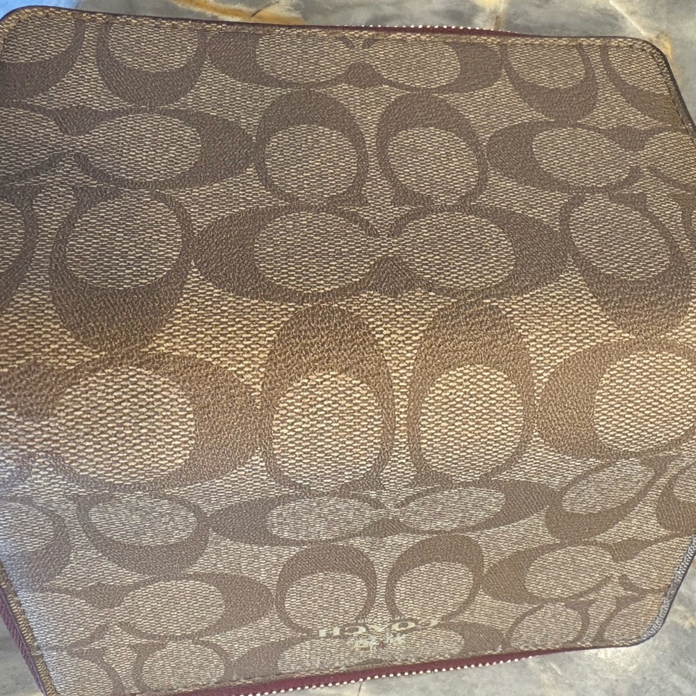 LARGE New Coach Tan and Brown Signature Zip Wallet - Picture 3 of 12